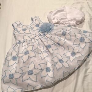 Pippa & Julie White w/ blue embroider dress worn 1